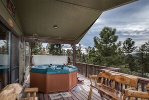House, 4 Bedrooms | Outdoor spa tub
