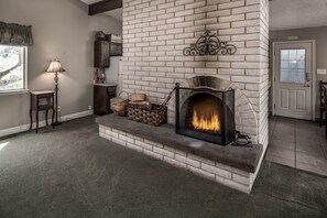 House, 3 Bedrooms | Fireplace