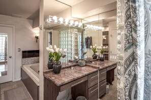 House, 4 Bedrooms | Bathroom