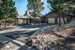 House, 4 Bedrooms | Front of property