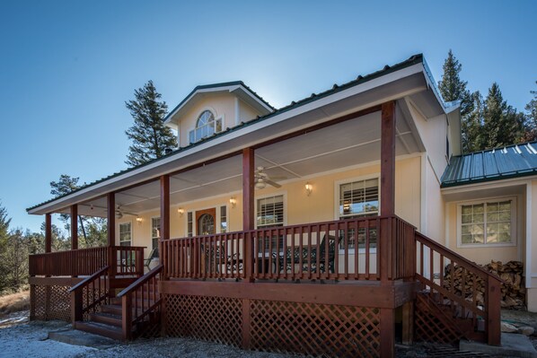 House, 3 Bedrooms | Front of property