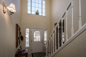 House, 3 Bedrooms | Staircase