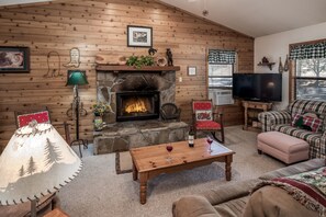 House, 3 Bedrooms | Living area