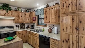 Casa, 3 habitaciones | Cocina privada