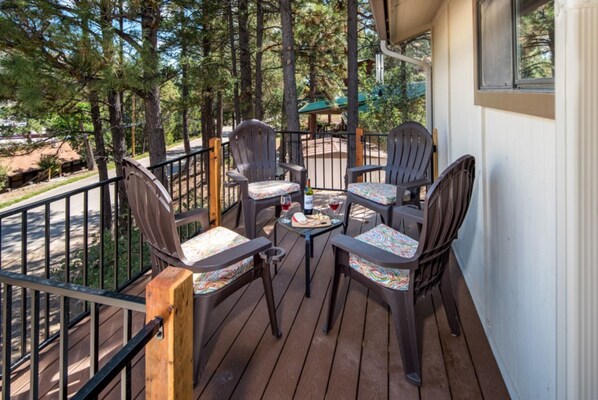 House, 3 Bedrooms | Porch