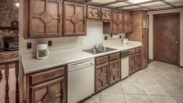 Townhome, 2 Bedrooms | Private kitchen