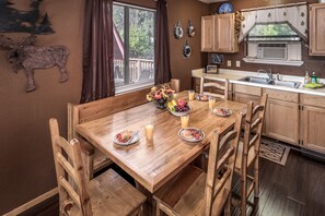 Casa, 2 dormitoris | Zona de menjador de l'habitació