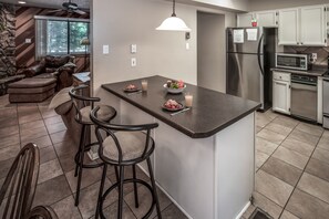 House, 3 Bedrooms | Private kitchen