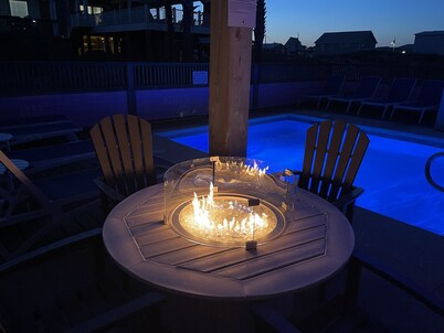 Gulf Front house, Private Heated Pool,5 Ensuites, Fire Pit, Quiet Beach, 2 Dens