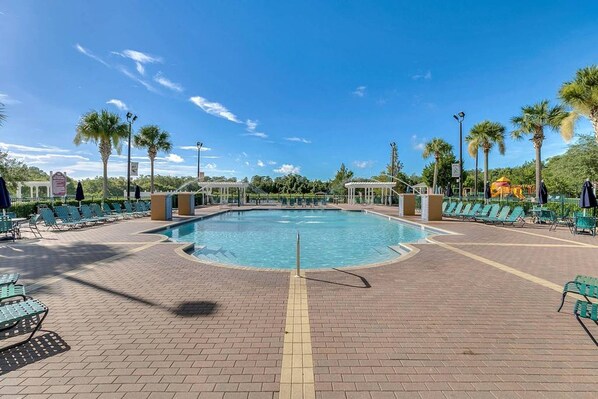 ทาวน์โฮม, 4 ห้องนอน | สระว่ายน้ำกลางแจ้ง