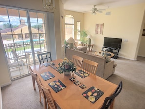 House, 4 Bedrooms | In-room dining