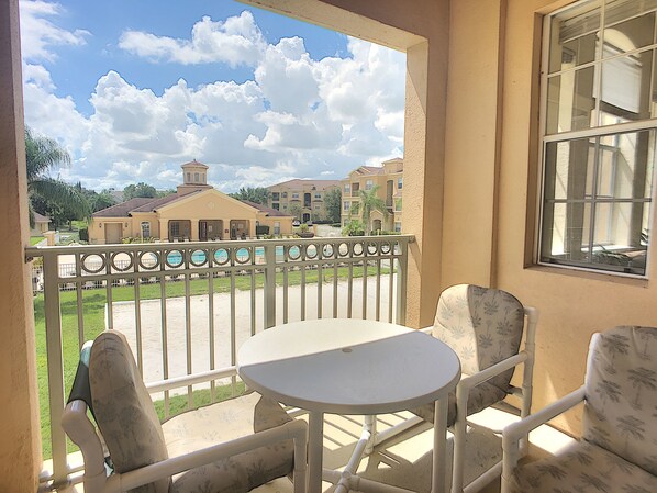 House, 4 Bedrooms | Balcony