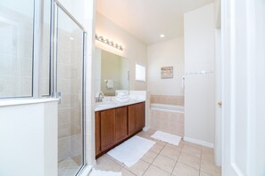 Villa, 4 Schlafzimmer | Badezimmer
