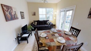 Townhome, 4 Bedrooms | In-room dining