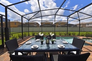 Rumah, Beberapa Tempat Tidur | Tempat makan outdoor