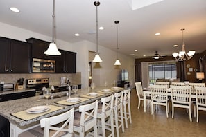 House, Multiple Beds | In-room dining