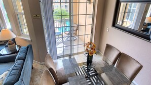 In-room dining - Terrace Ridge Two-bedroom (Davenport)