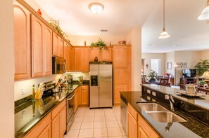 Condo, 4 Bedrooms | Private kitchen
