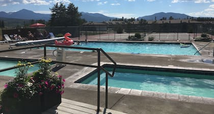 Recientemente renovado - 2bd / 2ba condo (para 6)