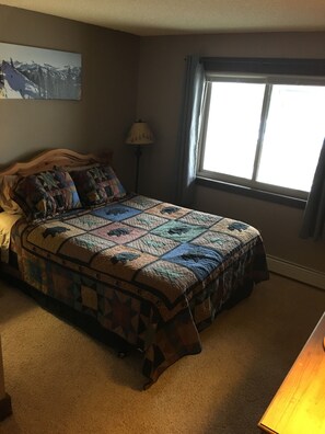 2 bedrooms, iron/ironing board, travel crib, WiFi (free)