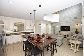 House, Multiple Beds | In-room dining