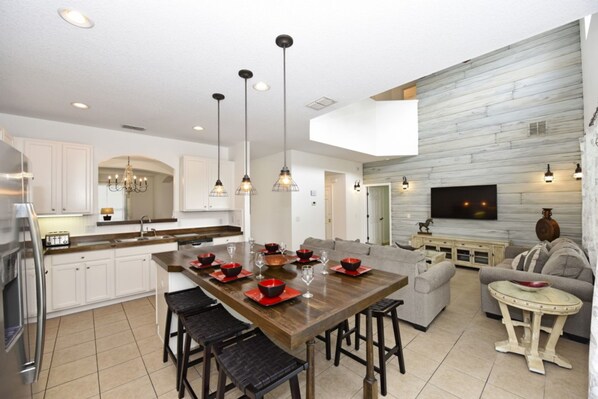 House, Multiple Beds | In-room dining