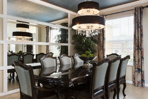 House, 6 Bedrooms | In-room dining