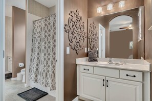 單棟房屋, 多張床 | 浴室