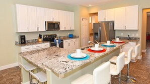 Private kitchen - Watersong Resort Six-bedroom (Davenport)