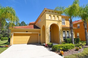 House, 6 Bedrooms | Front of property