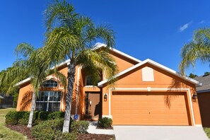 House, 4 Bedrooms | Front of property