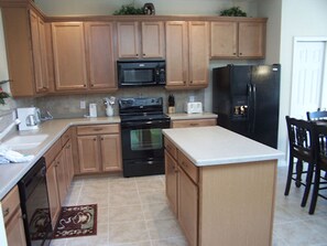 House, 6 Bedrooms | Private kitchen