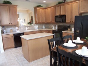 House, 6 Bedrooms | Private kitchen