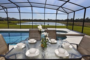House, 5 Bedrooms | Outdoor dining