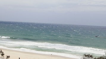 Apartamento, 2 quartos, 2 banheiros, vista para o oceano | Vista do quarto