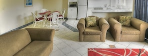 Apartment, 2 Bedrooms, 2 Bathrooms, Garden View | Living area