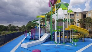 Condo, 3 quartos | Playground externo