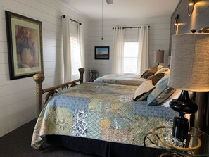 4 bedrooms, iron/ironing board, free WiFi, bed sheets - Informality and Privacy for families, couples, and individuals. (Dardanelle)