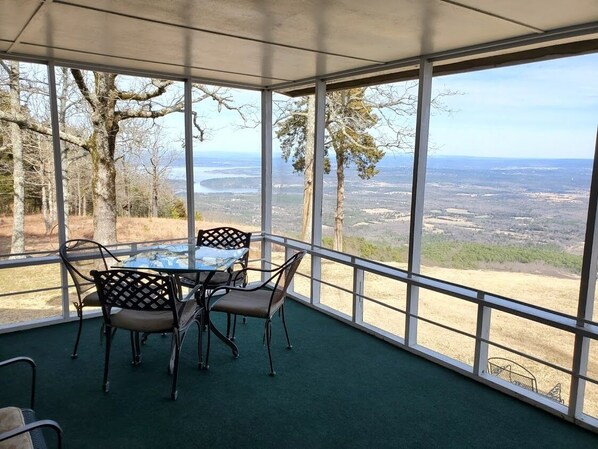 Dining - Informality and Privacy for families, couples, and individuals. (Dardanelle)