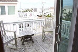Property grounds - One House to beach- beach chairs & badges too! (Beach Haven)