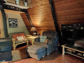 Smart-TV, peis, DVD-spiller og stereoanlegg