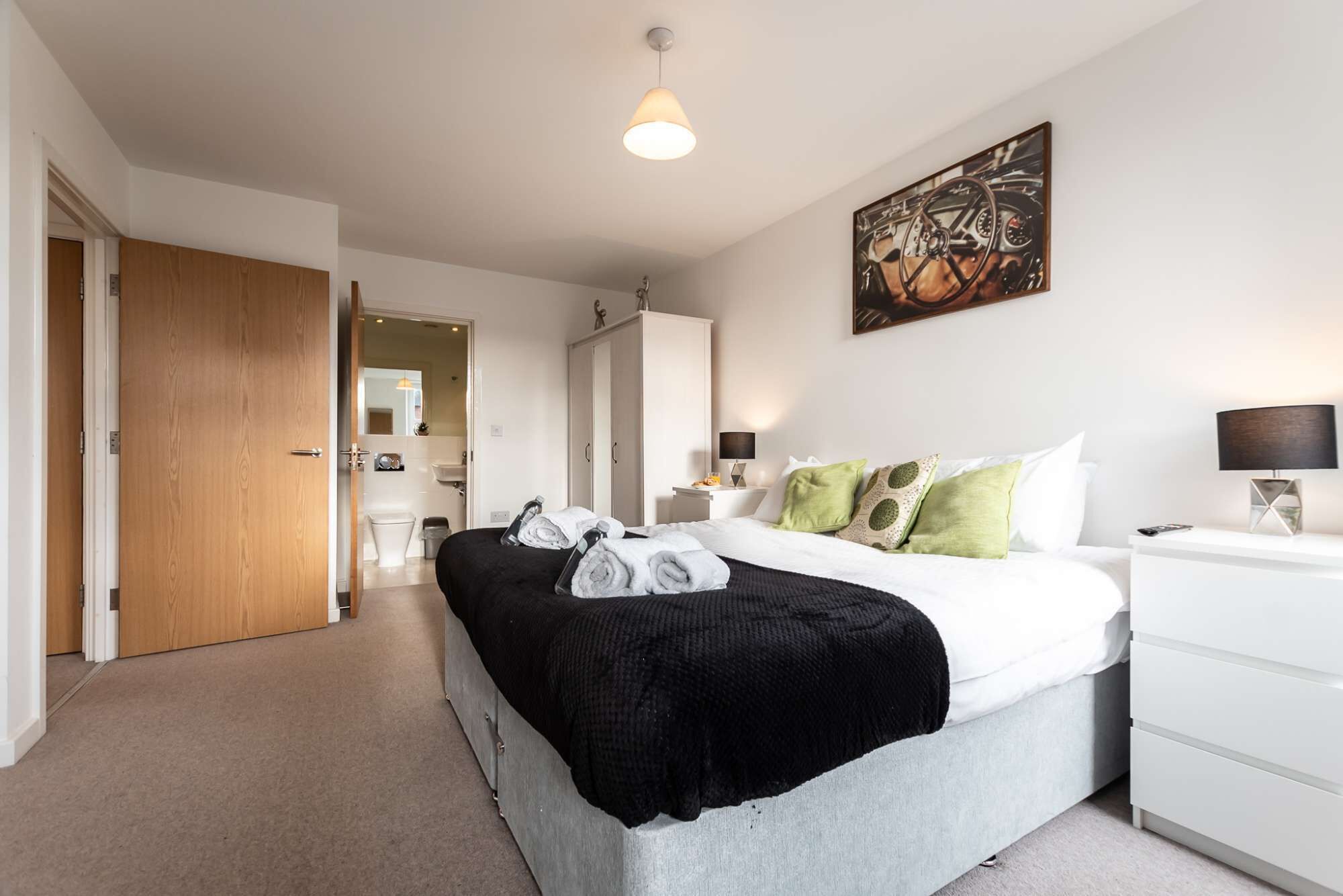 2 bedrooms, iron/ironing board, travel cot, free WiFi