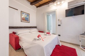 2 habitaciones, escritorio, tabla de planchar con plancha y wifi gratis 