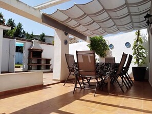 Outdoor dining - Rural house near Granada. Private pool, barbecue and fireplace.  (Pinos Puente)