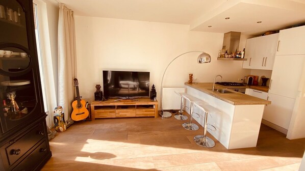 Fridge, oven, stovetop, dishwasher - Luxurious and cozy apartment at the Westerpark (Amsterdam-West)