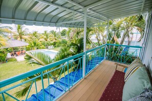 المنطقة المحيطة بالمنشأة