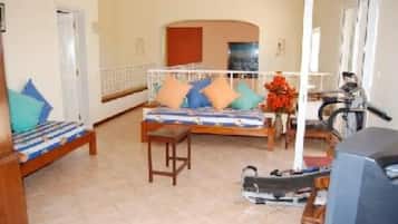 7 chambres, coffres-forts dans les chambres, bureau