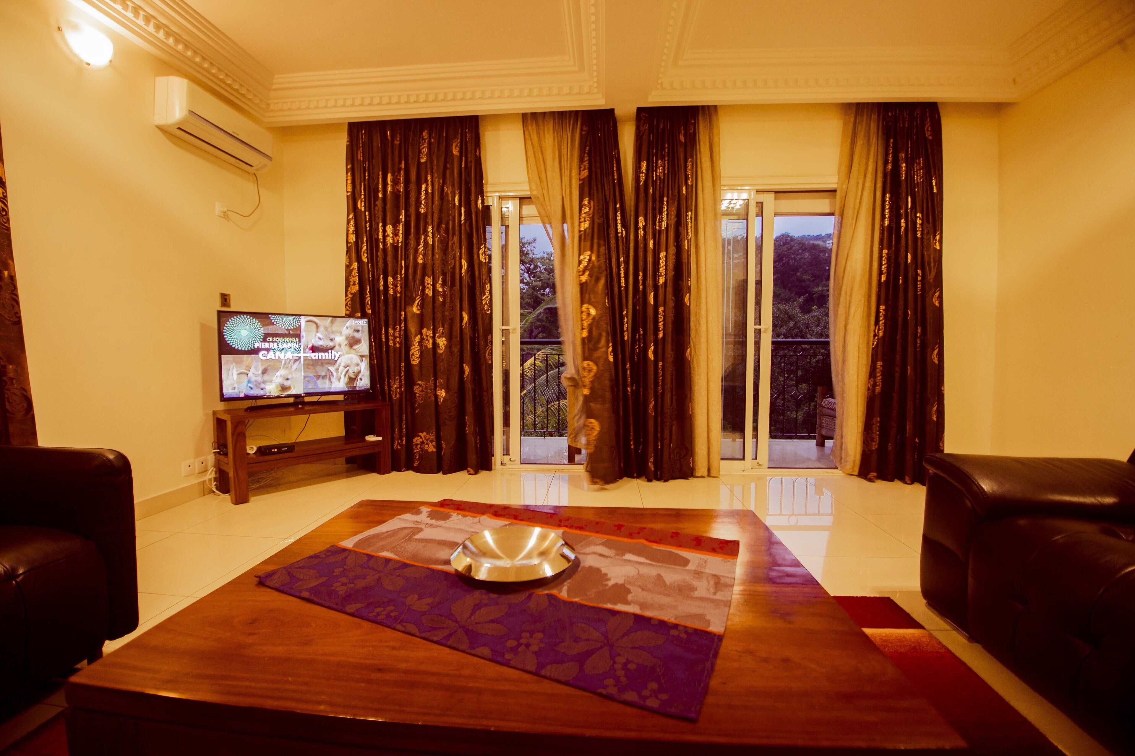 Fernseher, DVD-Player, Stereoanlage