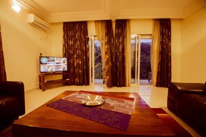 Tv, dvd-spelare och en stereo