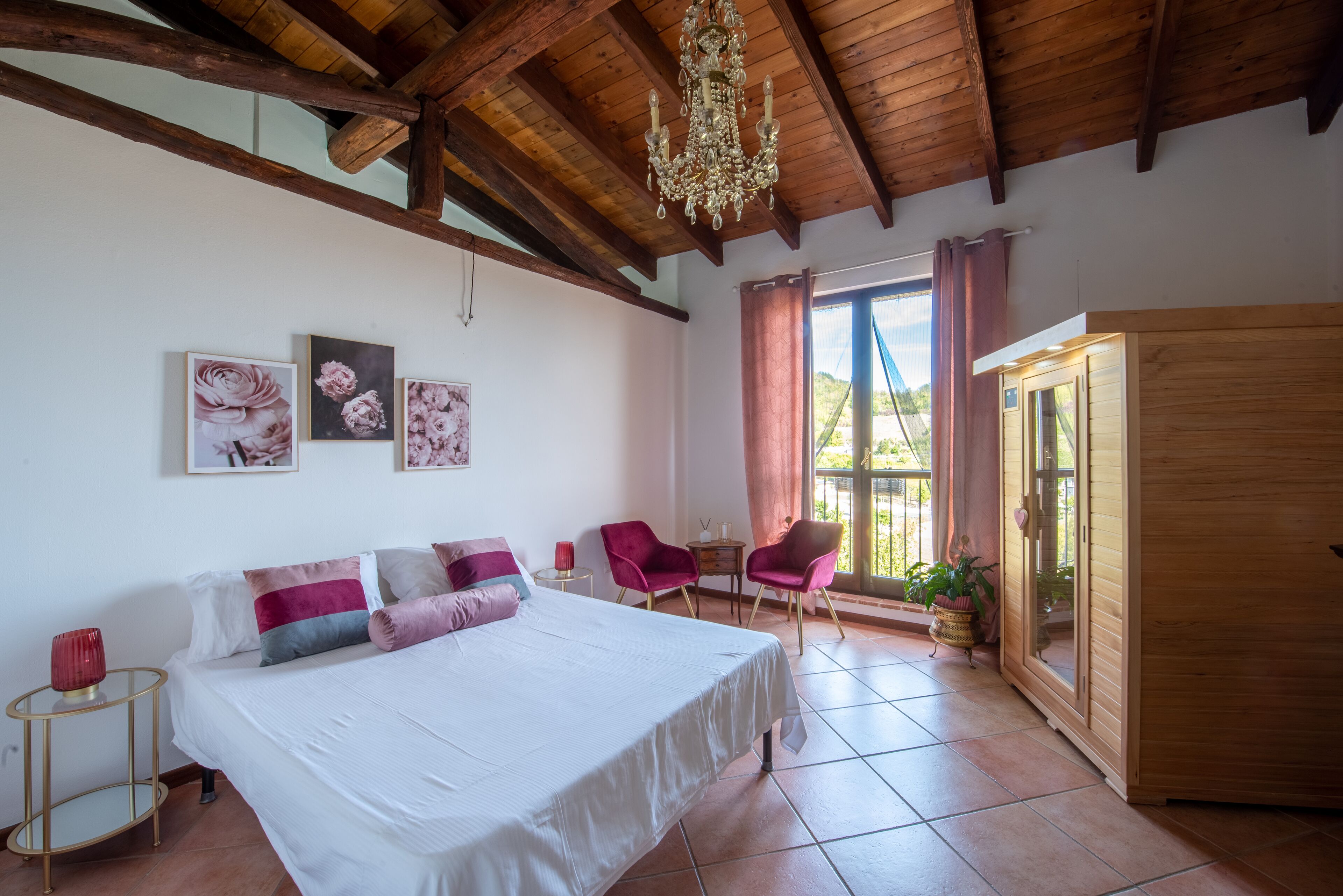 Rosé House, hills view in wine region. Romantic private sauna&hydro. Summer pool